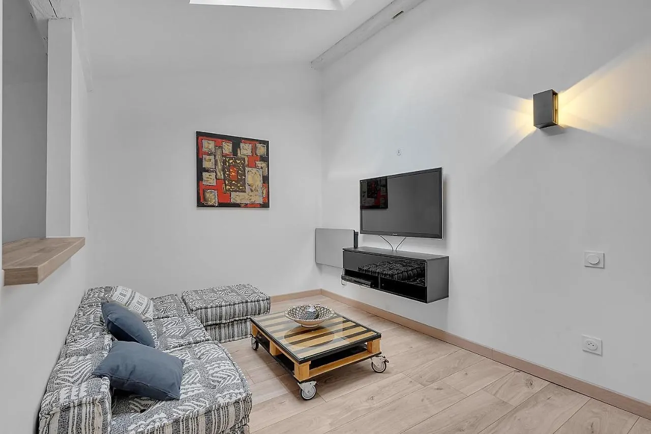 Very Nice Studio Ideal For Couple In Toulouse contacts